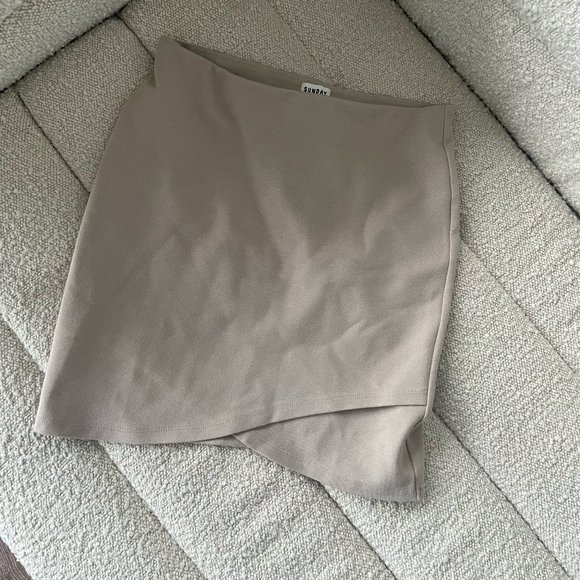 Aritzia Sunday Best Primrose Mini Skirt XS - Picture 3 of 3